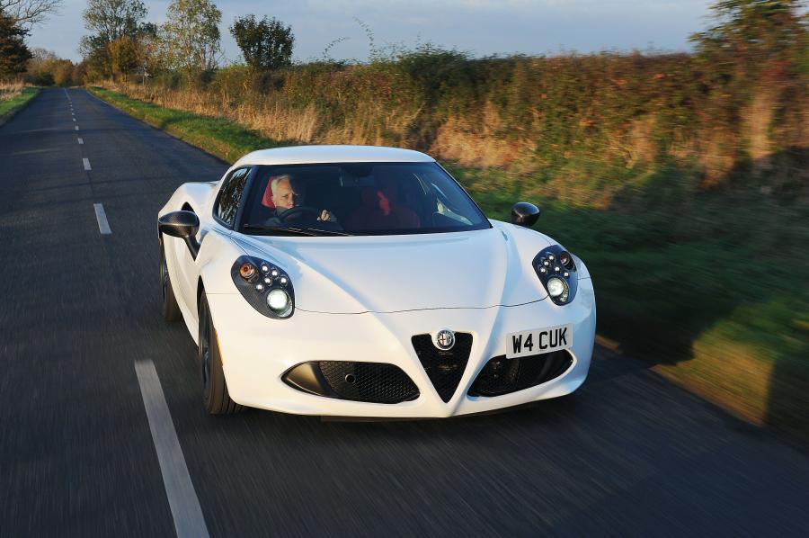  Alfa Romeo 4C 2015 года  (UK) (фото 8 из 45)